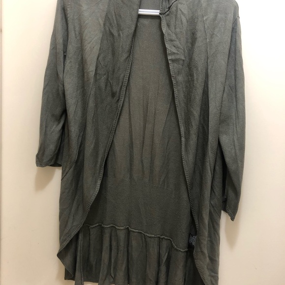 Clothes - Picture 14 of 16